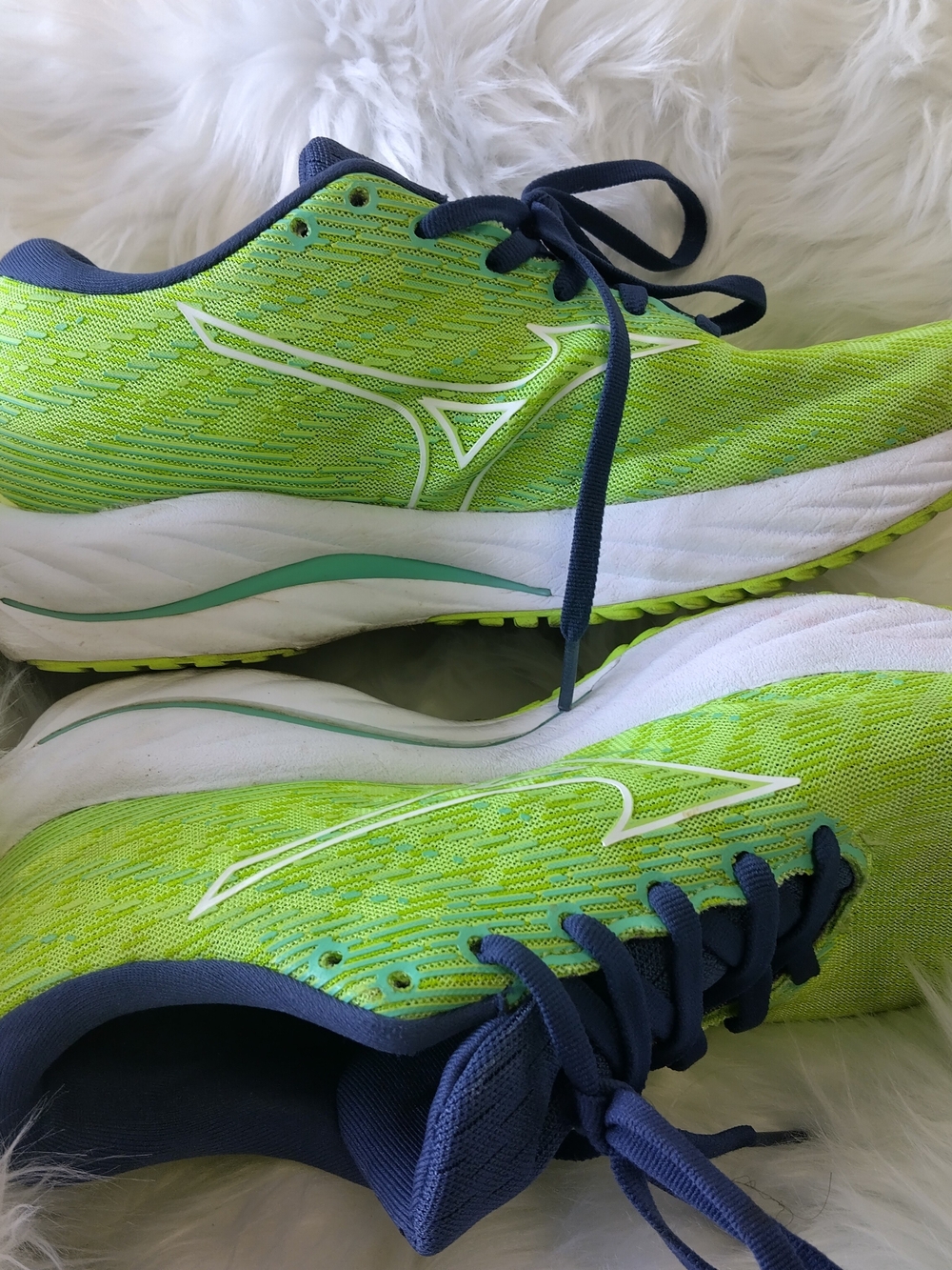 Mizuno Lime Green Running Sneakers with Navy Trim